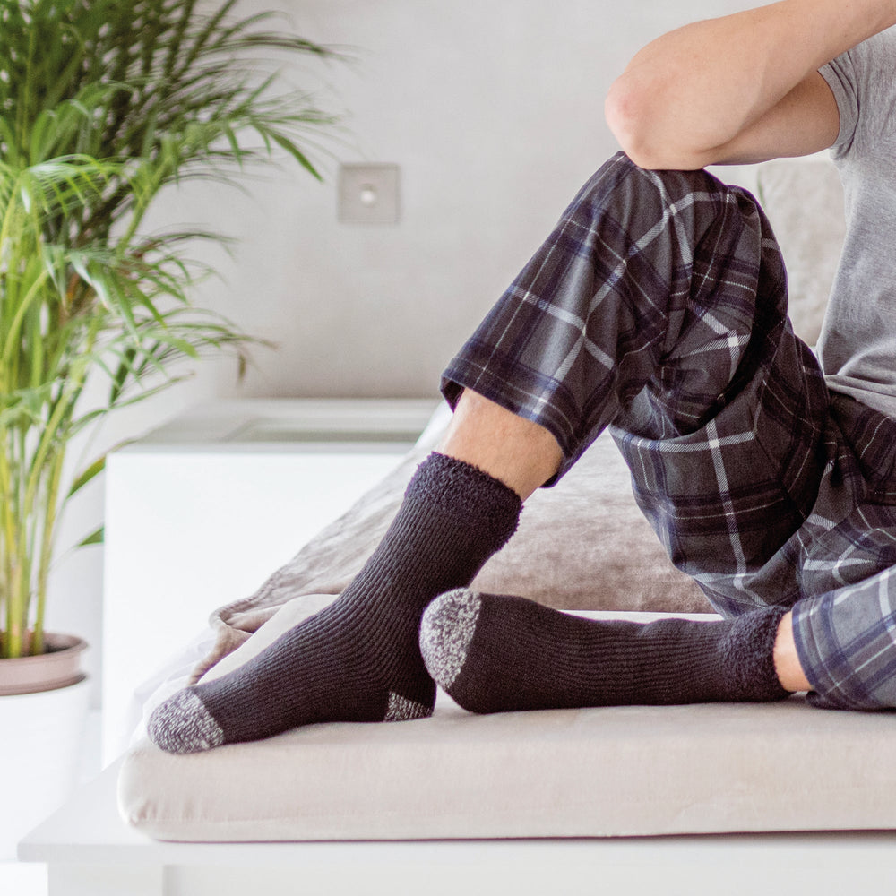 Chaussettes de sommeil Lumi originales pour hommes avec dessus en plumes - Charbon et gris